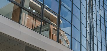 Krankenhausgebäude mit Glasfassade